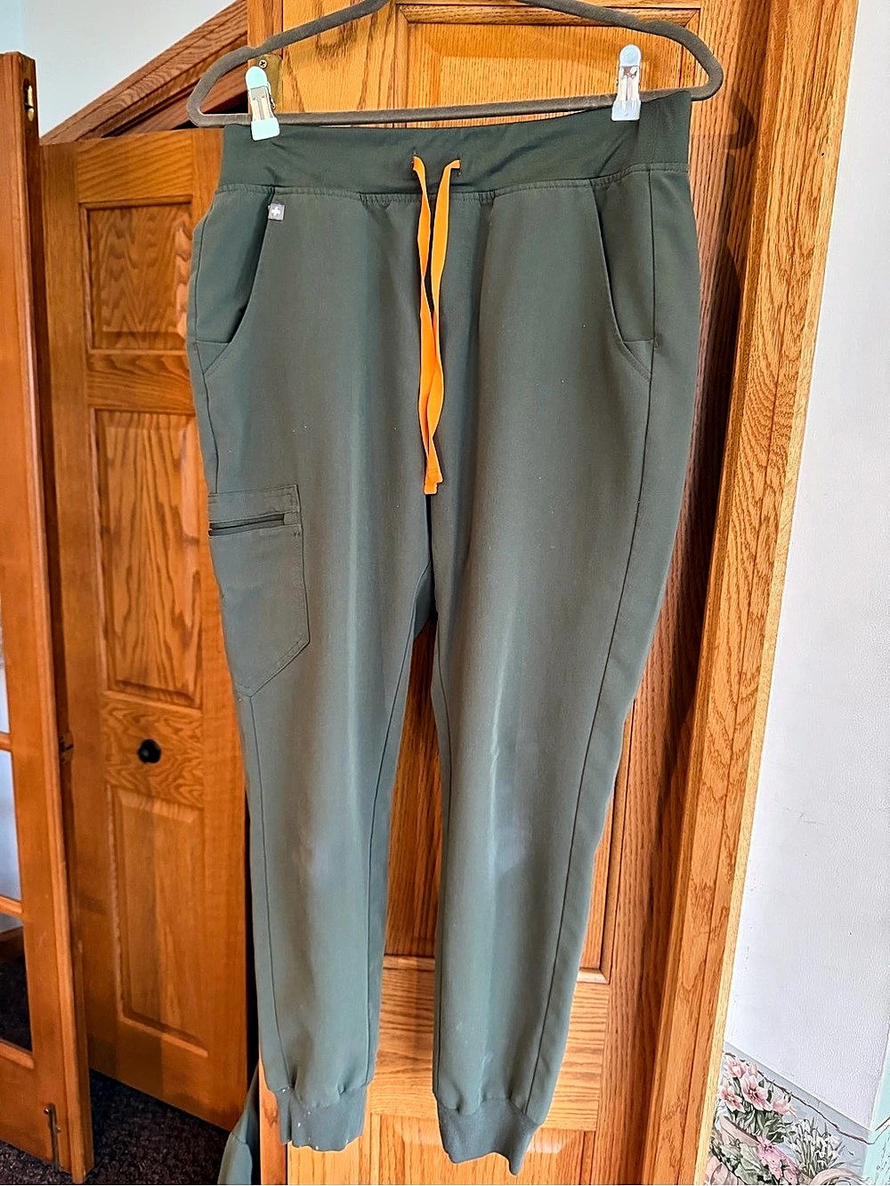 FIGS  Jogger Pants in Green Size Medium Like New
